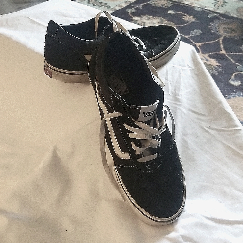 Shoes - Vans Off the Wall